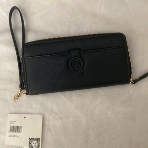 Anne Klein black pebble leather zip around NWT